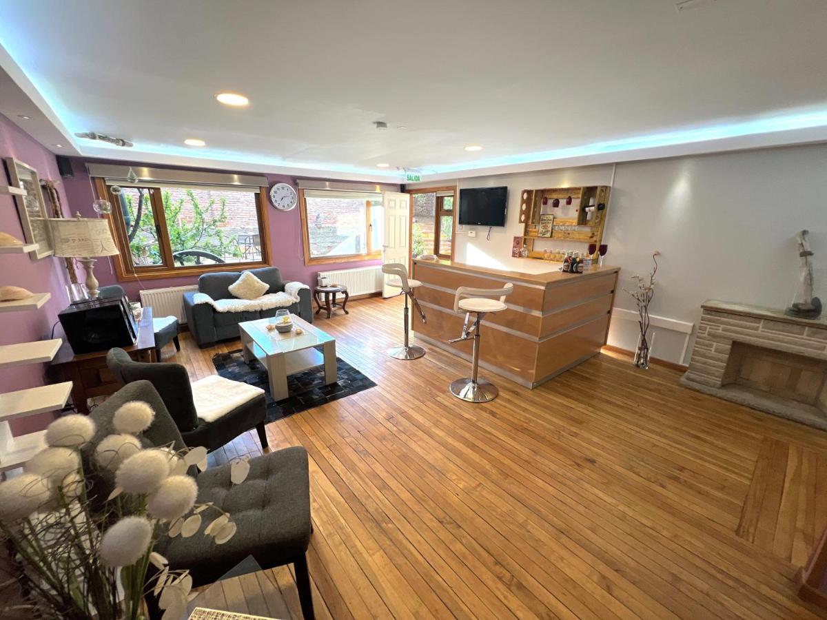 Incredible Downtown Duplex With Interior Backyard Apartman Punta Arenas Kültér fotó